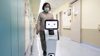 The wayfinding robot EDi guiding a visitor in the hospital